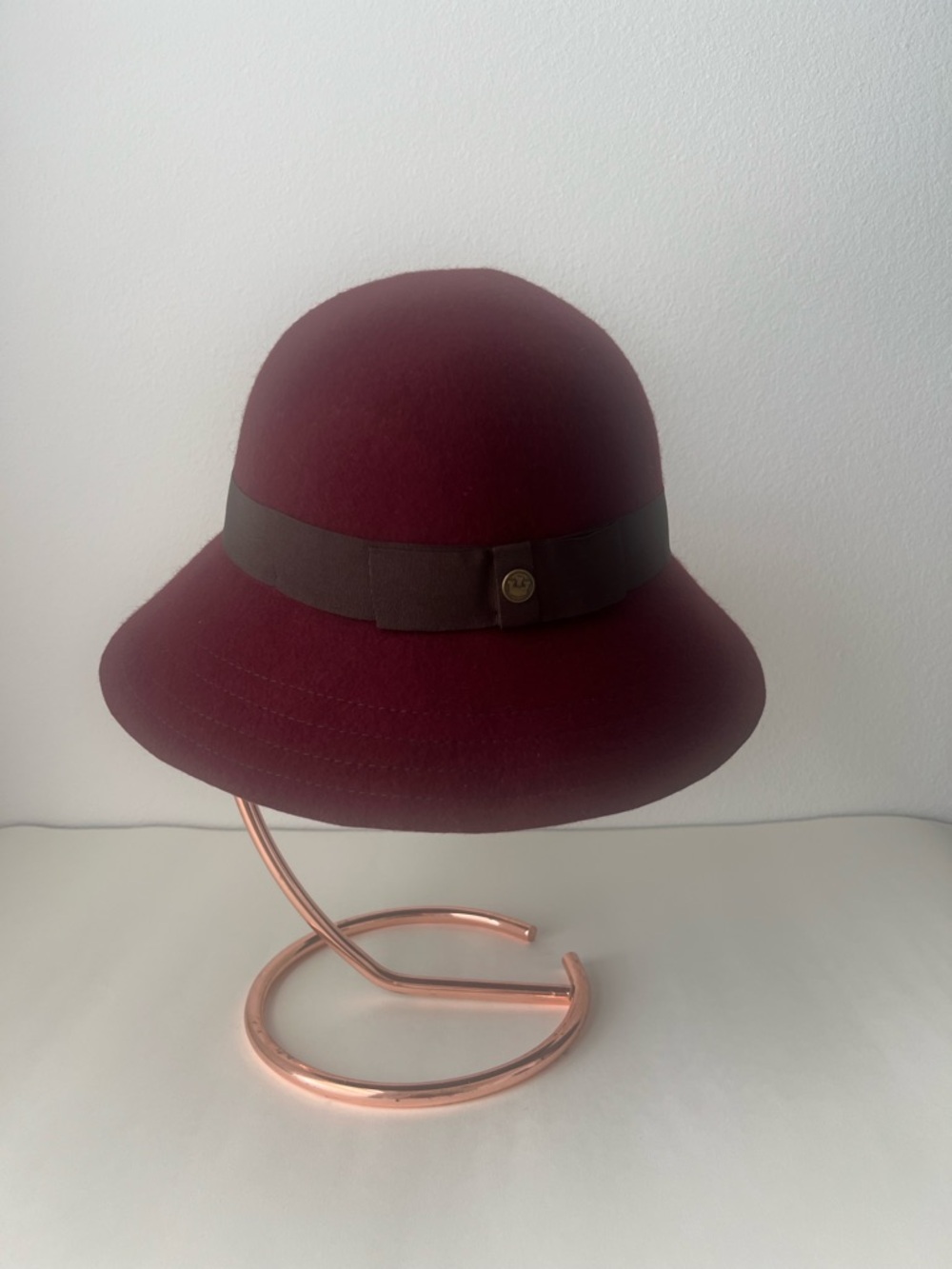 Goorin Bros. Women's Medium Cloche Hat in Burgundy with Ribbon Band